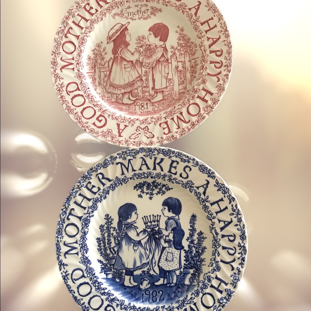 Vintage 1981 & 1982 mother’s plates Royal crownford